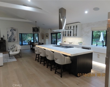 9562 Center Drive - Photo Thumbnail 8