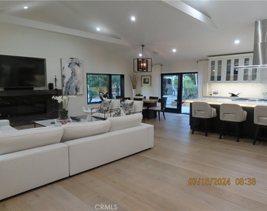 9562 Center Drive - Photo Thumbnail 5