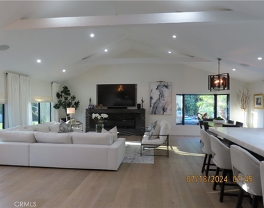 9562 Center Drive - Photo Thumbnail 6