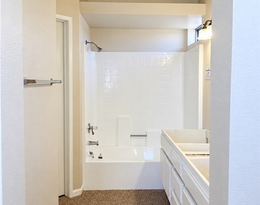 1474 Medallion Court - Photo Thumbnail 5