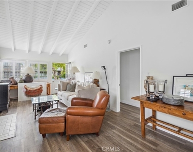 317 Iris Avenue - Photo Thumbnail 4