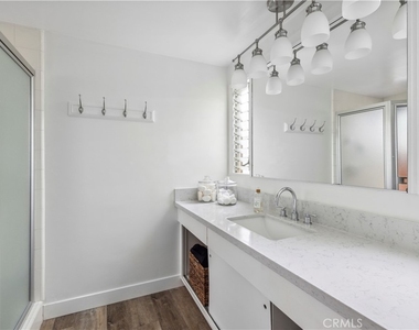 317 Iris Avenue - Photo Thumbnail 9