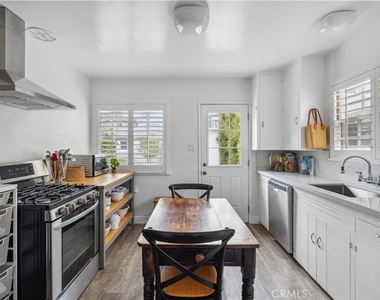 317 Iris Avenue - Photo Thumbnail 5