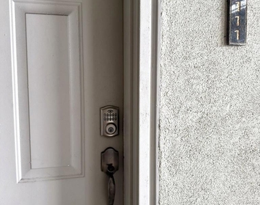 9255 Regents Rd - Photo Thumbnail 25