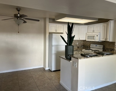 2266 Bradford Avenue - Photo Thumbnail 2