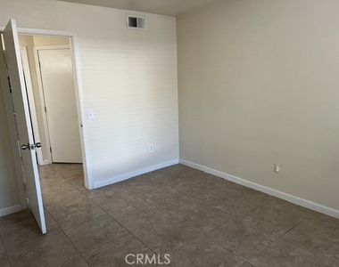 2266 Bradford Avenue - Photo Thumbnail 12