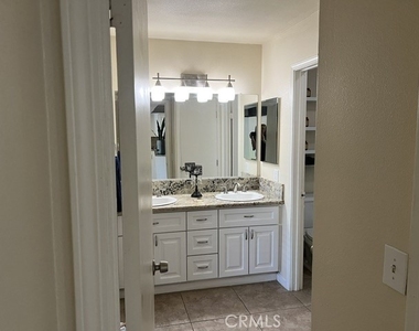 2266 Bradford Avenue - Photo Thumbnail 8
