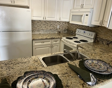 2266 Bradford Avenue - Photo Thumbnail 5