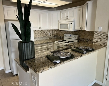 2266 Bradford Avenue - Photo Thumbnail 3