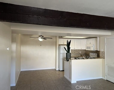 2266 Bradford Avenue - Photo Thumbnail 4