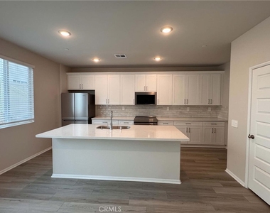2040 Zest Street - Photo Thumbnail 4