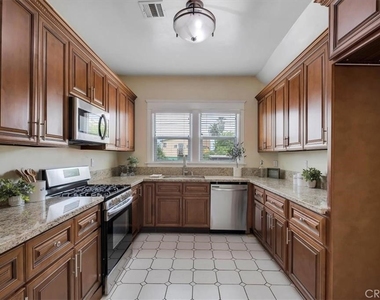 2913 Brighton Avenue - Photo Thumbnail 3