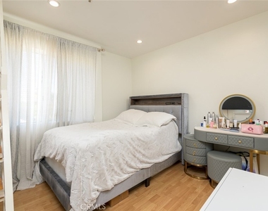 1421 5th Street - Photo Thumbnail 15
