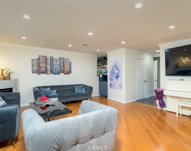 1421 5th Street - Photo Thumbnail 2