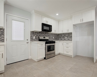 14537 Wyandotte - Photo Thumbnail 10