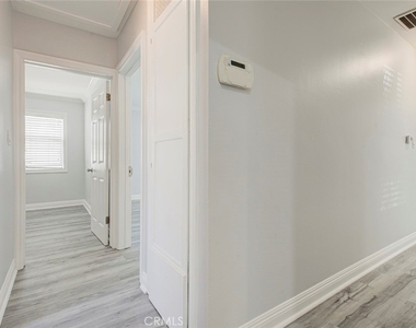 14537 Wyandotte - Photo Thumbnail 11