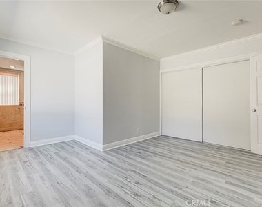 14537 Wyandotte - Photo Thumbnail 16