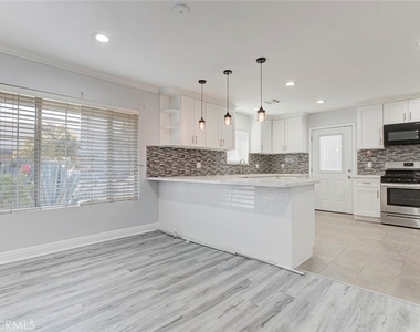 14537 Wyandotte - Photo Thumbnail 7