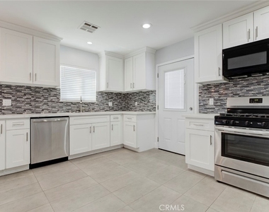14537 Wyandotte - Photo Thumbnail 8