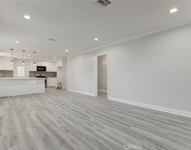 14537 Wyandotte - Photo Thumbnail 5