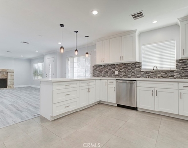 14537 Wyandotte - Photo Thumbnail 9