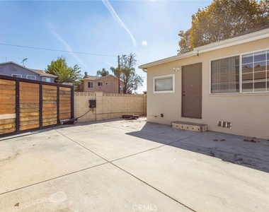 14537 Wyandotte - Photo Thumbnail 25