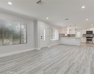 14537 Wyandotte - Photo Thumbnail 4