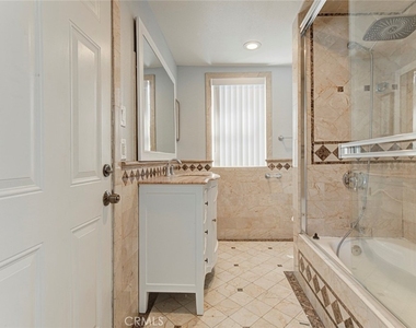 14537 Wyandotte - Photo Thumbnail 18
