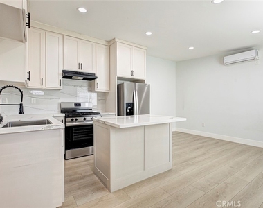 8254 Vantage Avenue - Photo Thumbnail 6