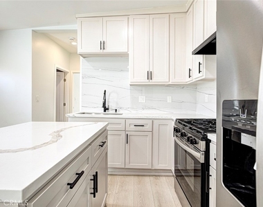 8254 Vantage Avenue - Photo Thumbnail 7
