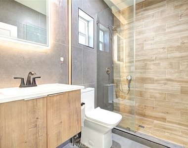 8254 Vantage Avenue - Photo Thumbnail 10