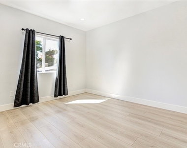 8254 Vantage Avenue - Photo Thumbnail 14