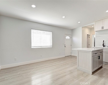 8254 Vantage Avenue - Photo Thumbnail 5