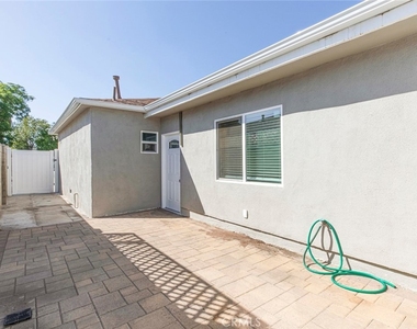 8254 Vantage Avenue - Photo Thumbnail 3