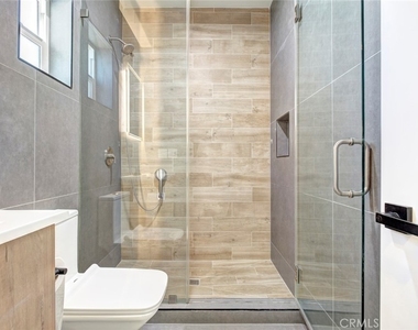 8254 Vantage Avenue - Photo Thumbnail 11