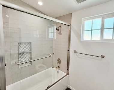11714 Sproule - Photo Thumbnail 8