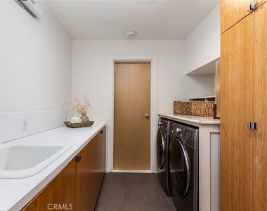 1954 Redesdale Avenue - Photo Thumbnail 16