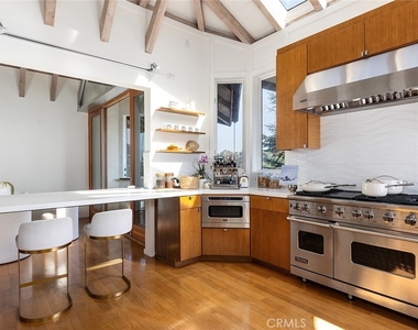 1954 Redesdale Avenue - Photo Thumbnail 9