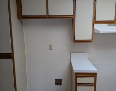 352 Deerfield Avenue - Photo Thumbnail 8