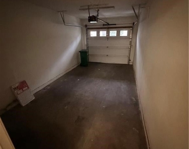 352 Deerfield Avenue - Photo Thumbnail 6