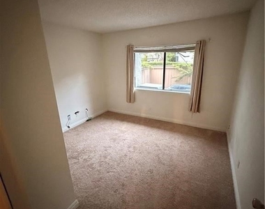 352 Deerfield Avenue - Photo Thumbnail 3