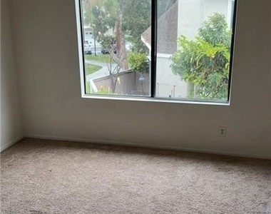 352 Deerfield Avenue - Photo Thumbnail 5