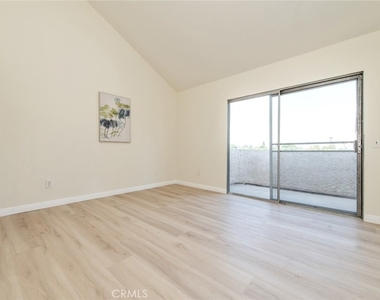 2038 S Bon View Avenue - Photo Thumbnail 27