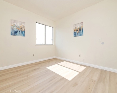 2038 S Bon View Avenue - Photo Thumbnail 23