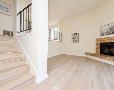 2038 S Bon View Avenue - Photo Thumbnail 6