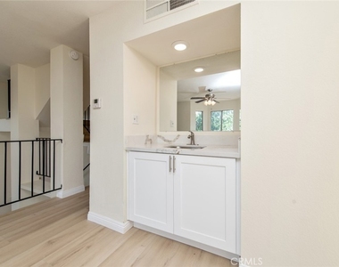 2038 S Bon View Avenue - Photo Thumbnail 13