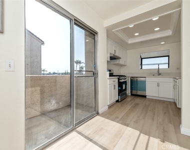 2038 S Bon View Avenue - Photo Thumbnail 15