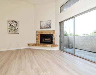 2038 S Bon View Avenue - Photo Thumbnail 7