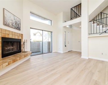 2038 S Bon View Avenue - Photo Thumbnail 9