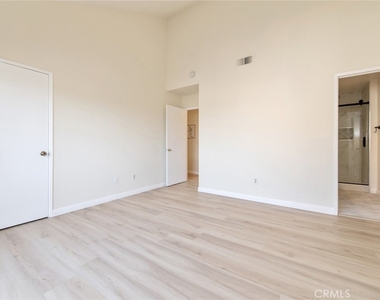 2038 S Bon View Avenue - Photo Thumbnail 28